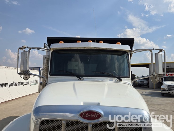 2018-peterbilt-348-image-38