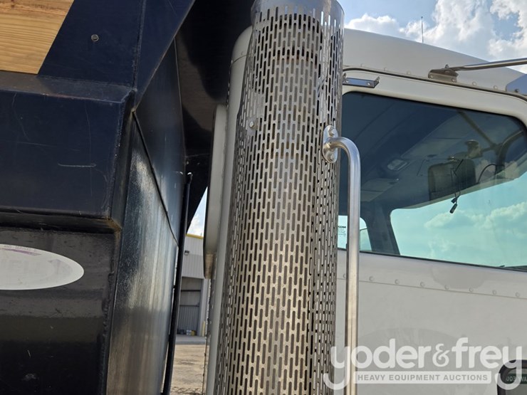 2018-peterbilt-348-image-81