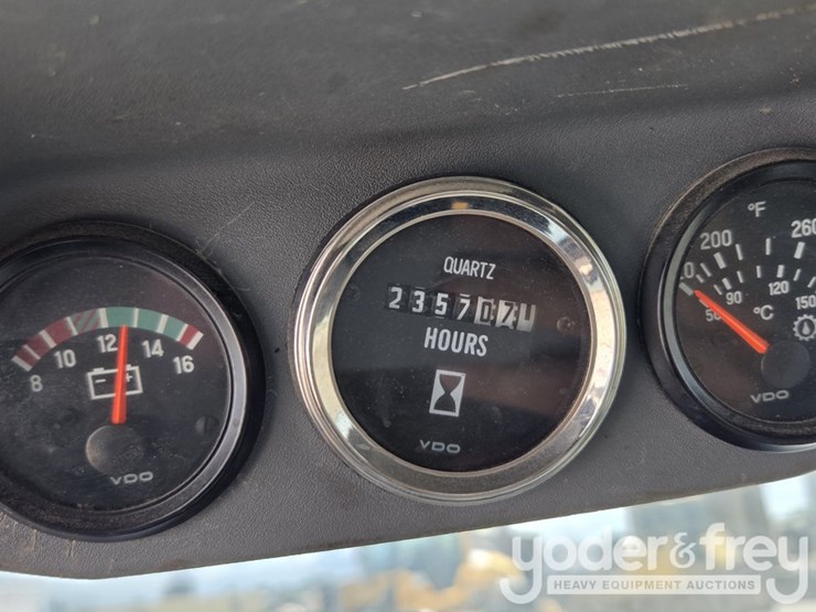 2013-ford-f750-image-147