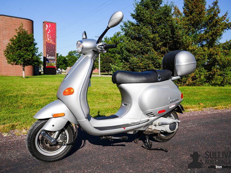 run-#26---2002-vespa-piaggio-et4-150-scooter-image-1