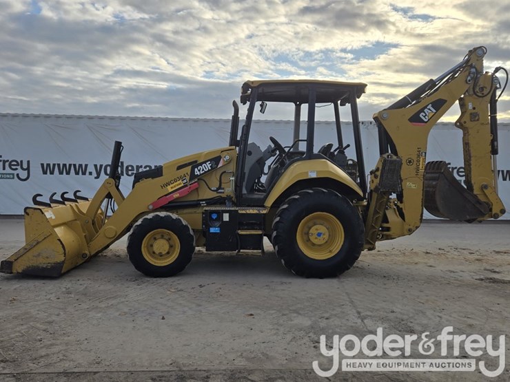 2018-caterpillar-420f2-image-2