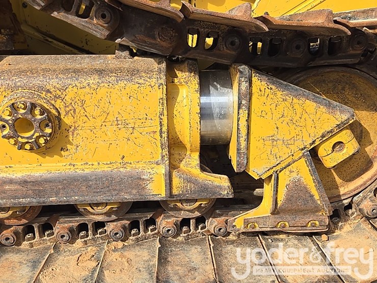 2019-caterpillar-d6-lgp-image-32