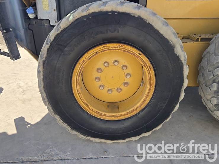 2016-caterpillar-12m3-image-38