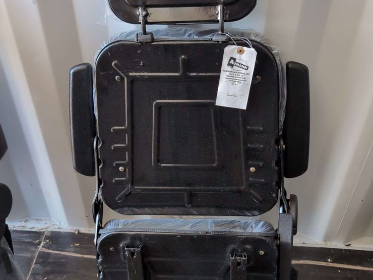 (1)-universal-mower/tractor-seat---with-mounting-brackets-image-2