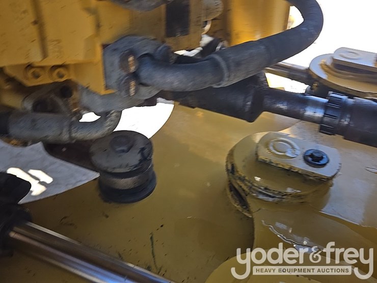 2020-caterpillar-930-image-11