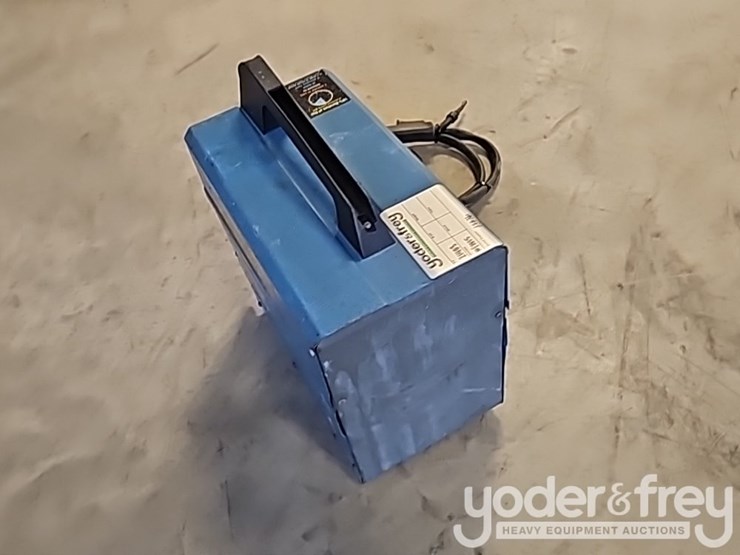chicago-electric-90-amp-flux-wire-welder,-120v-60hz,-welding-systems-sku-44567-mig-welder-image-3