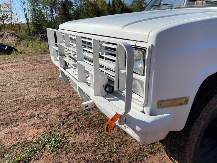 #516-•-1984-chevy-d350-4x4-pickup-(title-in-delay)-(wakefield,-mi)-image-11