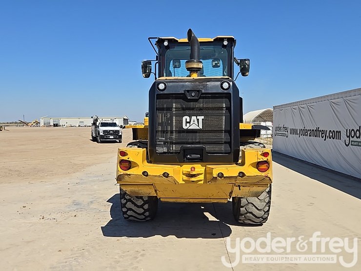 2020-caterpillar-930-image-1