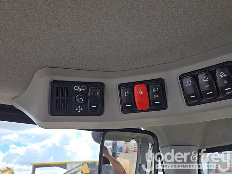 2019-caterpillar-930-image-65