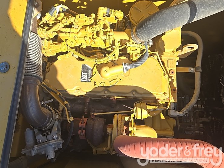 2018-caterpillar-320-image-52