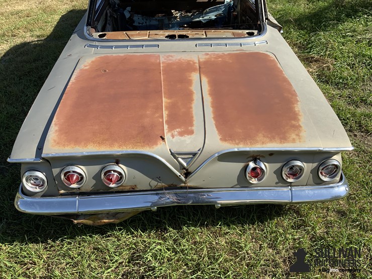 1961-chevrolet-4-dr.-impala-image-17