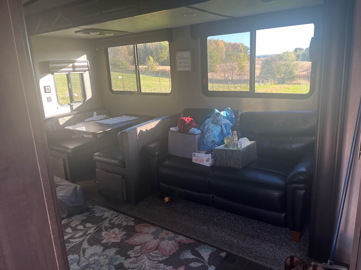 #700-•-2019-cruiser-fifth-wheel-trailer-(prairie-farm)-(wi-title-in-delay)-image-61