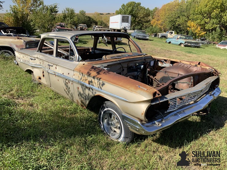 1961-chevrolet-4-dr.-impala-image-3