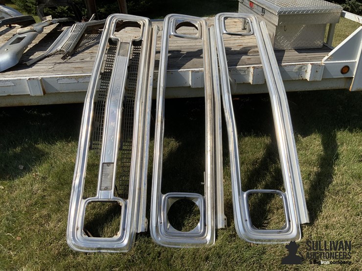 1969-72-chevrolet-pickup-grille-trims-image-2