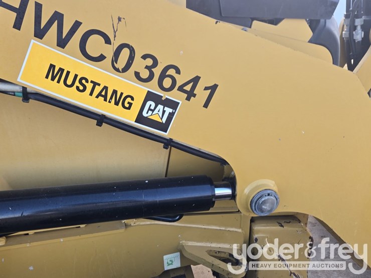2018-caterpillar-420f2-image-56