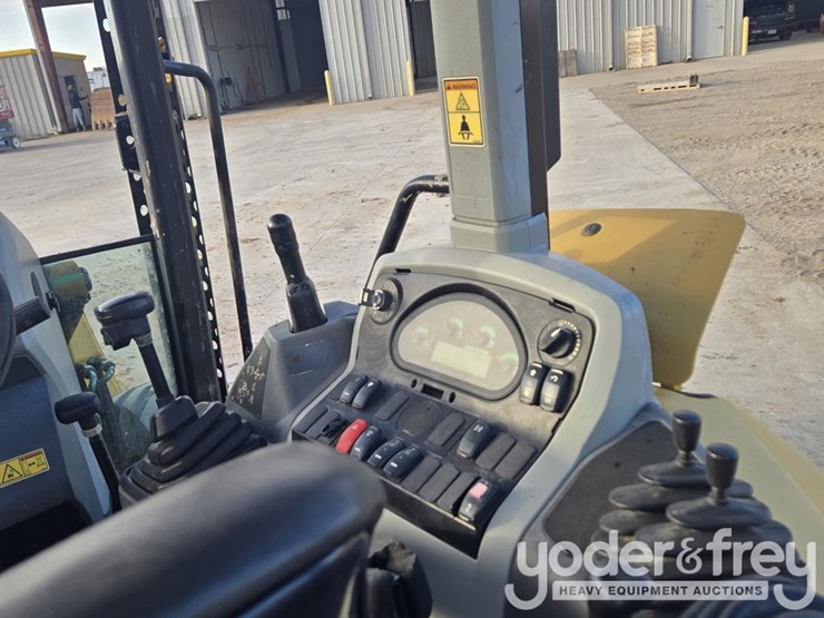 2018-caterpillar-420f2-image-66