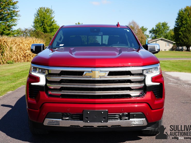 2022-chevrolet-silverado-1500-high-country-image-2