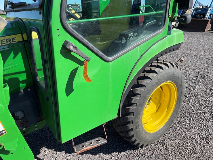 2019-john-deere-2038r-image-17