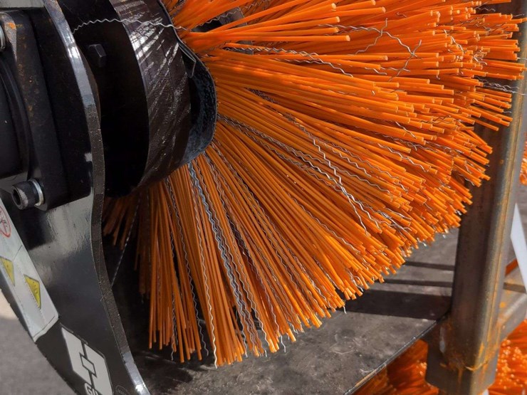 (1)-giyi-skid-steer-sweeper---gy-qsj-image-2