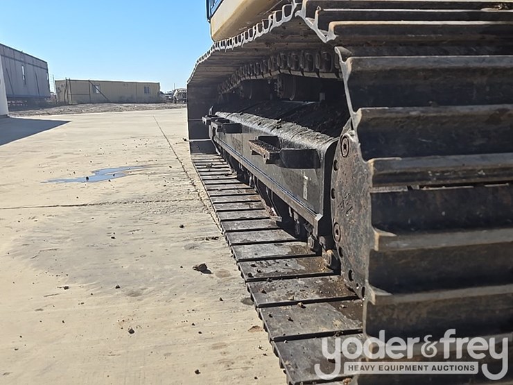 2018-caterpillar-320-image-26