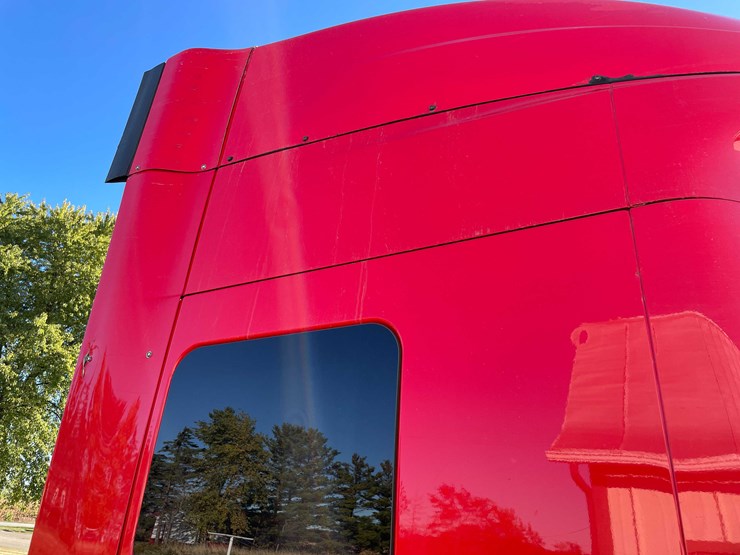 #402-•-2016-international-semi-tractor-(has-wi-title)-(denmark,-wi)-image-26