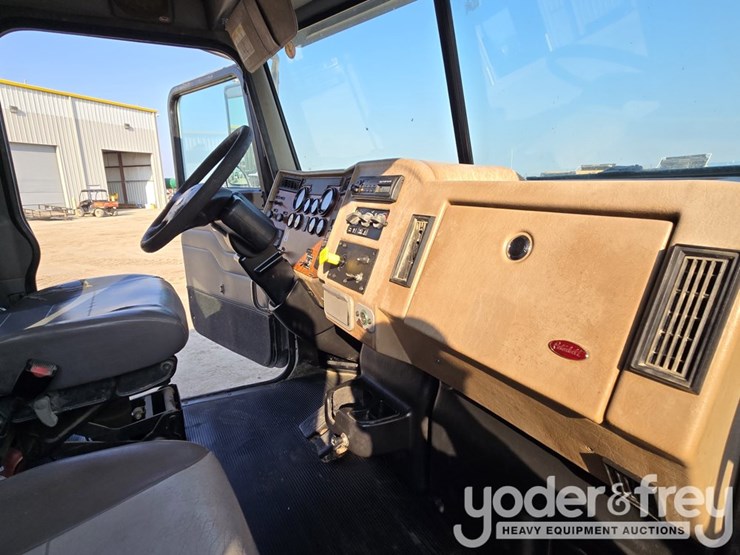 2008-peterbilt-335-image-157