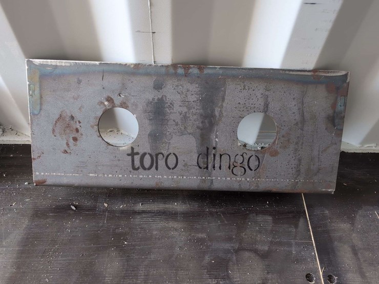 (1)-toro-dingo---mini-skid-steer-plate-image-1
