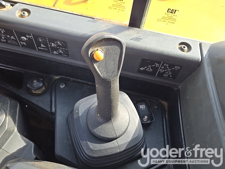 2019-caterpillar-d6-lgp-image-56
