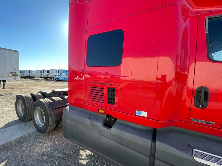 #400-•-2018-international-semi-tractor-(has-wi-title)-(denmark,-wi)-image-26