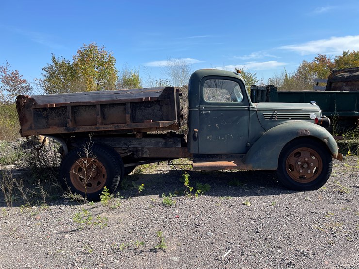 #426-•-vintage-ford-1-1/2-ton-single-axle-dump-truck-(no-title)-(houghton,-mi)-image-4