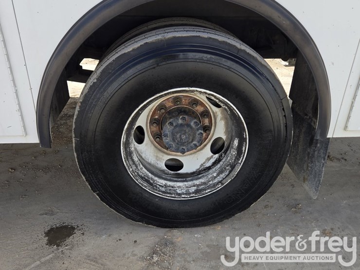 2013-ford-f750-image-19