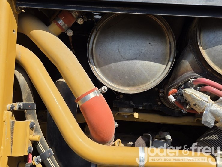 2016-caterpillar-12m3-image-68