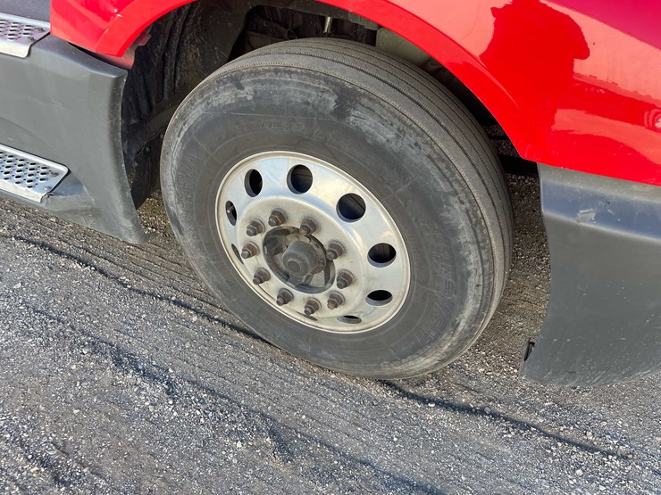 #400-•-2018-international-semi-tractor-(has-wi-title)-(denmark,-wi)-image-18