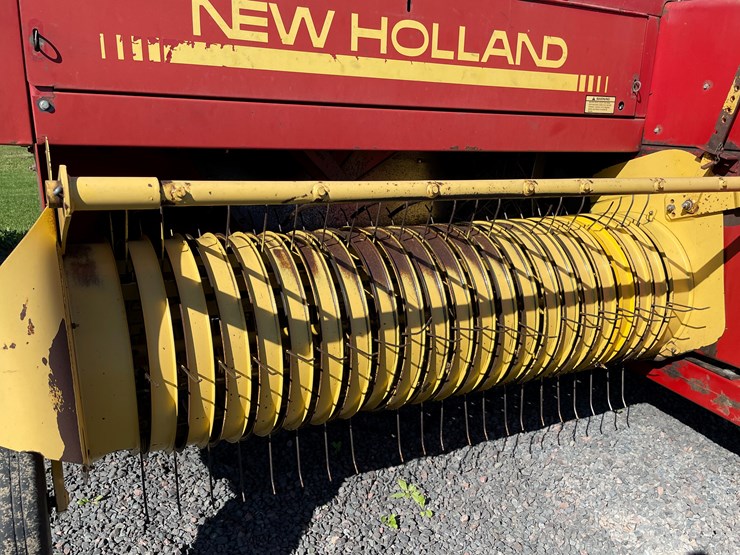 1990-new-holland-570-image-16