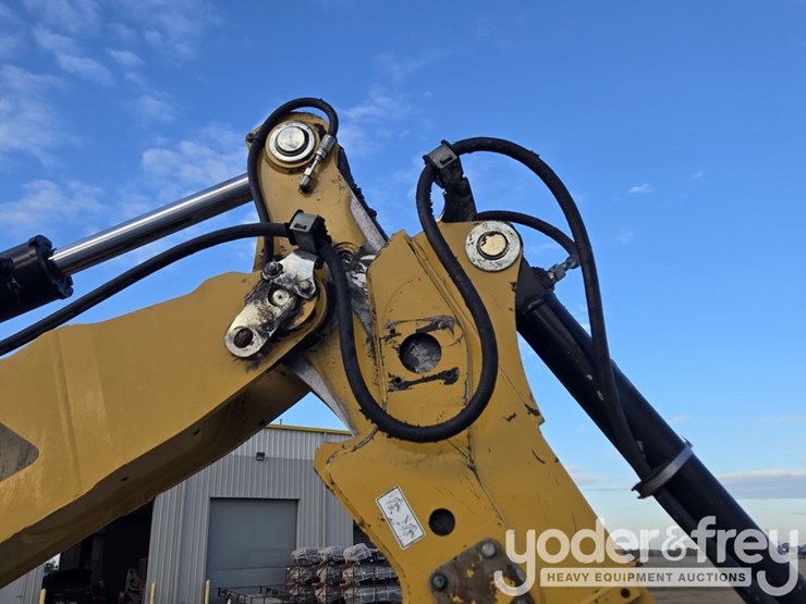 2018-caterpillar-420f2-image-41