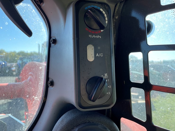 2023-kubota-ssv65-image-56