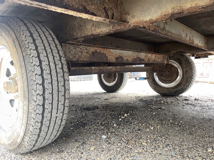 #612-•-haulmark-tandem-axle-enclosed-snowmobile-trailer-(no-title)-(fort-atkinson,-wi)-image-25