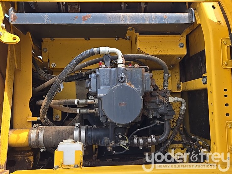 2023-komatsu-pc490-lc-11-image-65