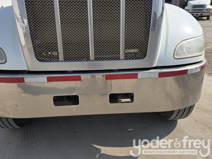 2018-peterbilt-348-image-36