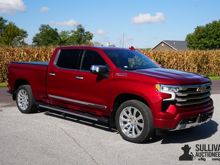 2022-chevrolet-silverado-1500-high-country-image-3