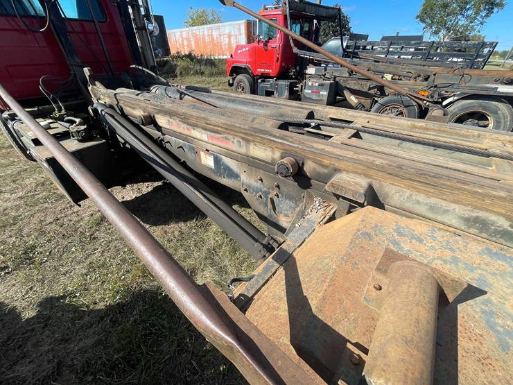 2000-mack-dm690s-image-21