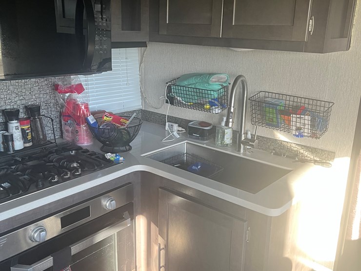 #700-•-2019-cruiser-fifth-wheel-trailer-(prairie-farm)-(wi-title-in-delay)-image-36