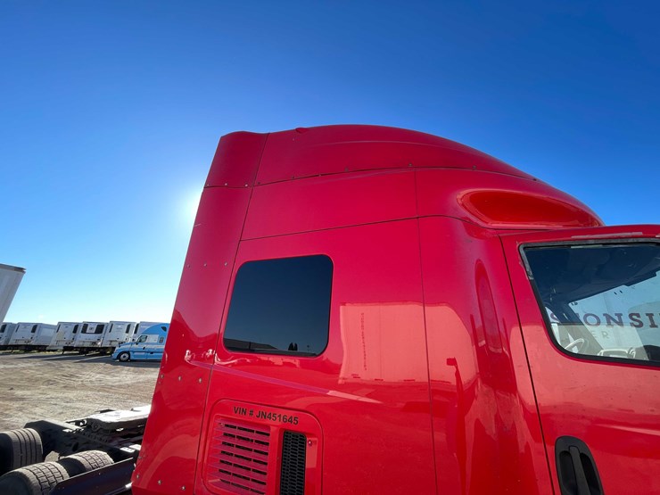 #400-•-2018-international-semi-tractor-(has-wi-title)-(denmark,-wi)-image-25