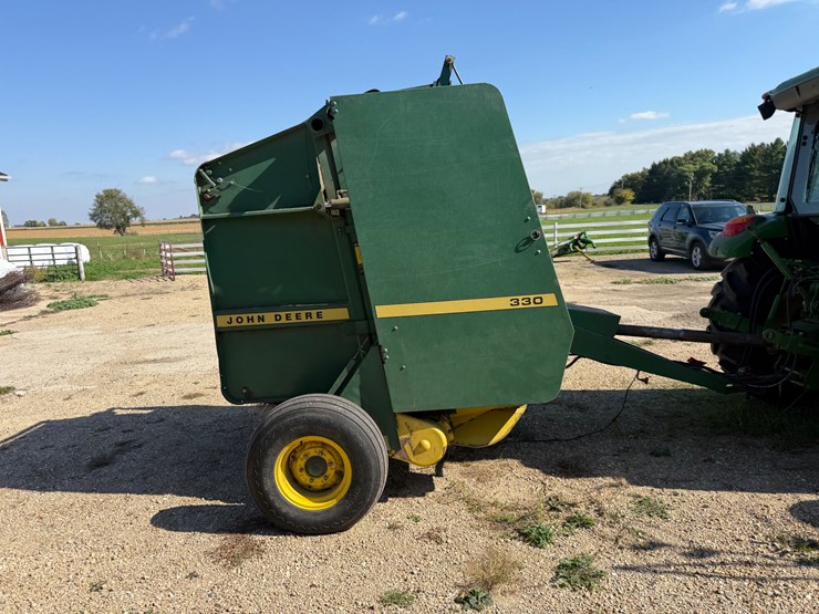 john-deere-330-image-5