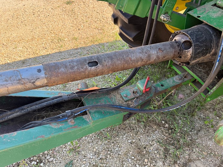 john-deere-330-image-7