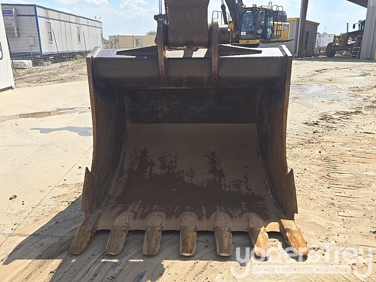 2022-komatsu-pc490-lc-11-image-11