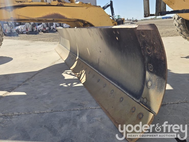 2016-caterpillar-12m3-image-34
