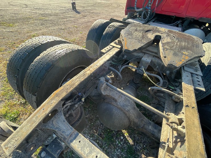 #402-•-2016-international-semi-tractor-(has-wi-title)-(denmark,-wi)-image-41