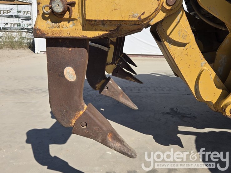 2016-caterpillar-12m3-image-42