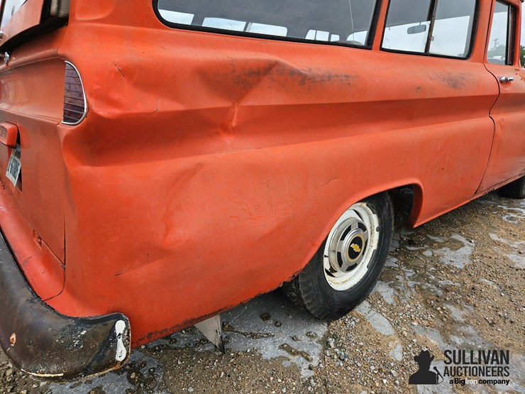 1963-chevrolet-suburban-image-16